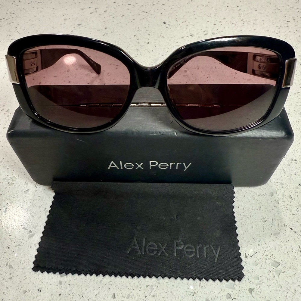 Alex Perry Black Sophisticated Sunglasses